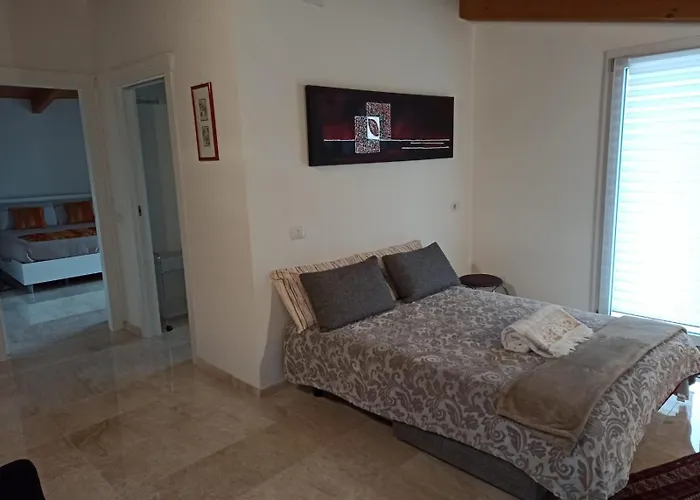 招待所 Casa Ghirthalos 3*